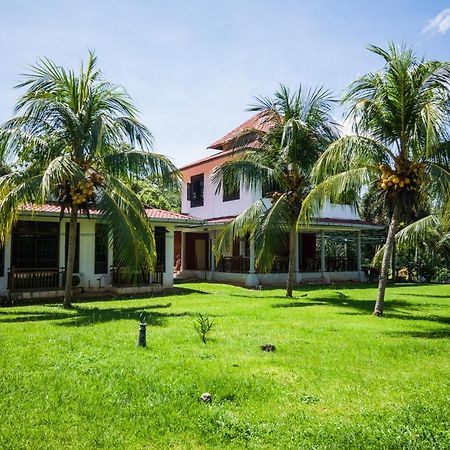 Terap Inn Kampong Raja Buitenkant foto