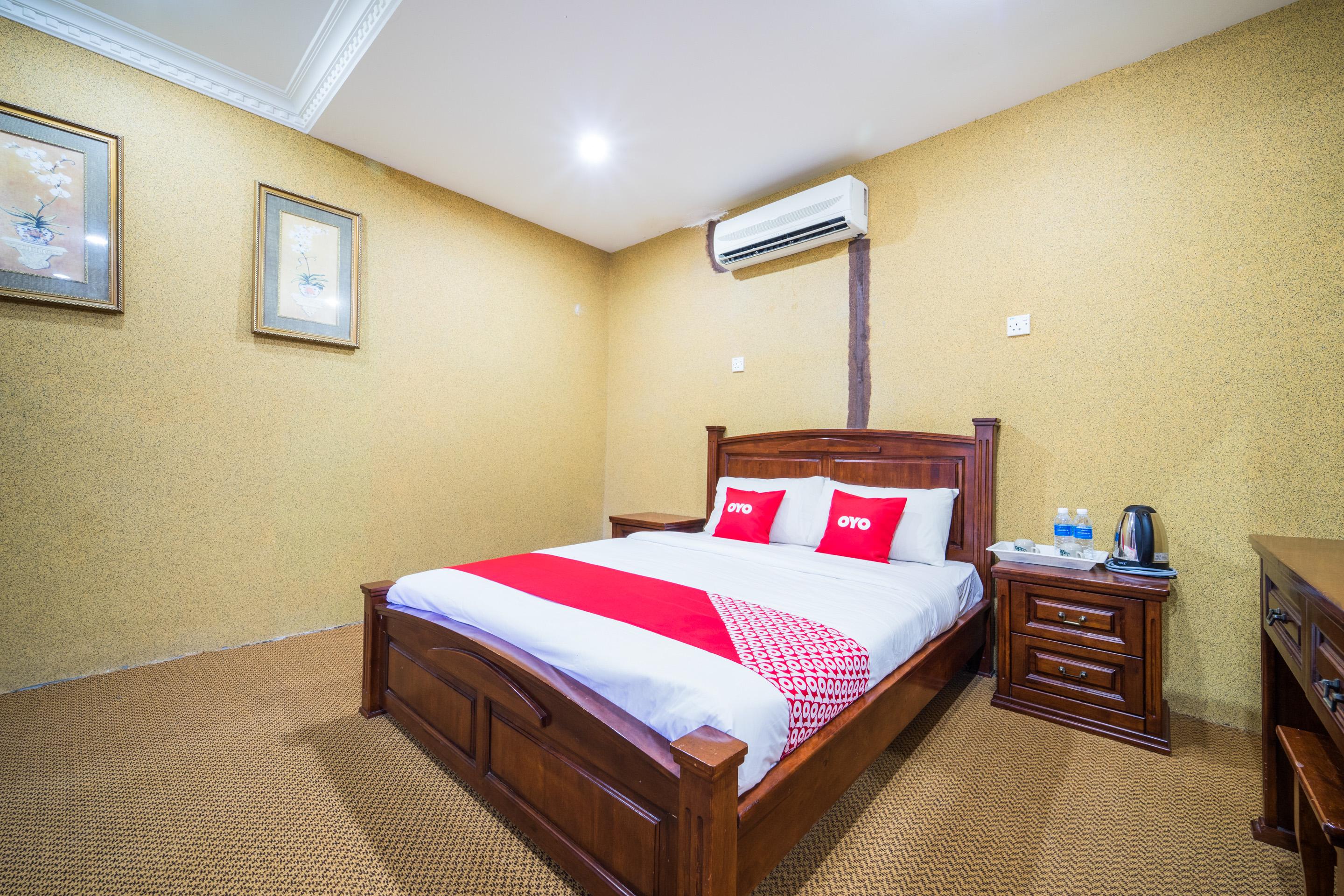 Terap Inn Kampong Raja Buitenkant foto