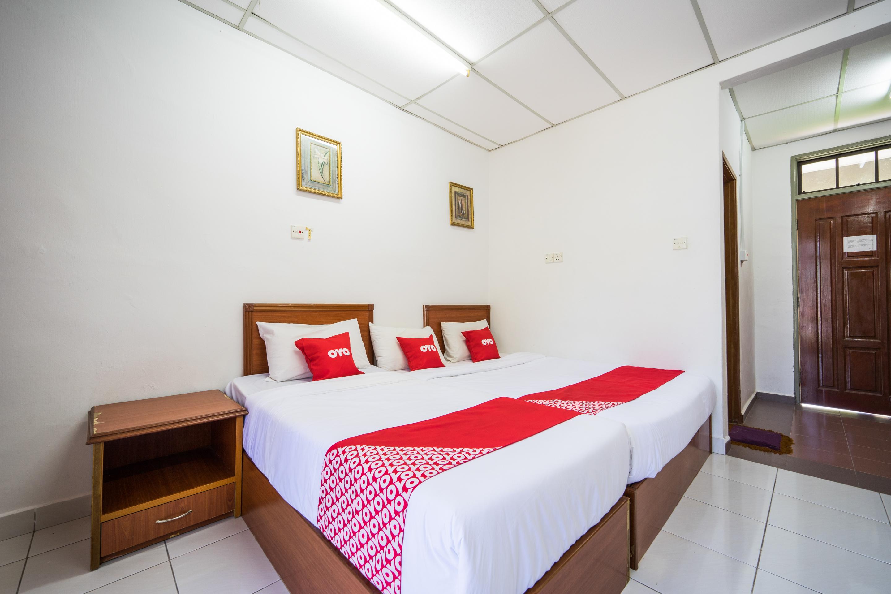 Terap Inn Kampong Raja Buitenkant foto