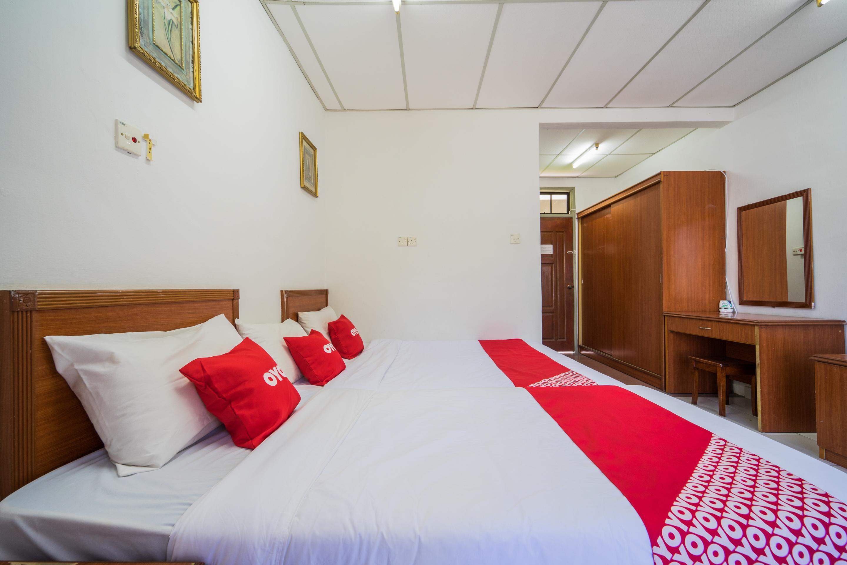 Terap Inn Kampong Raja Buitenkant foto