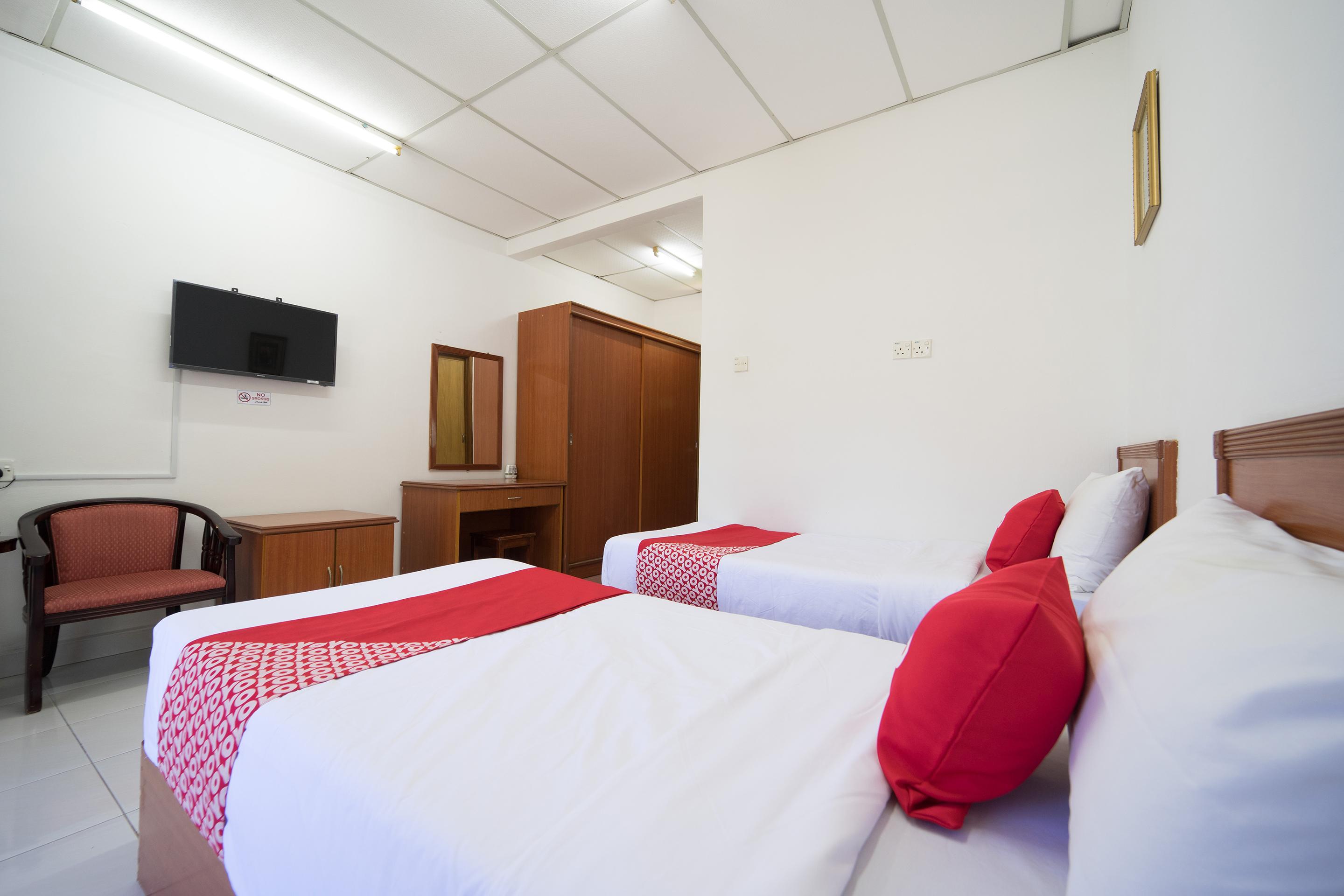 Terap Inn Kampong Raja Buitenkant foto