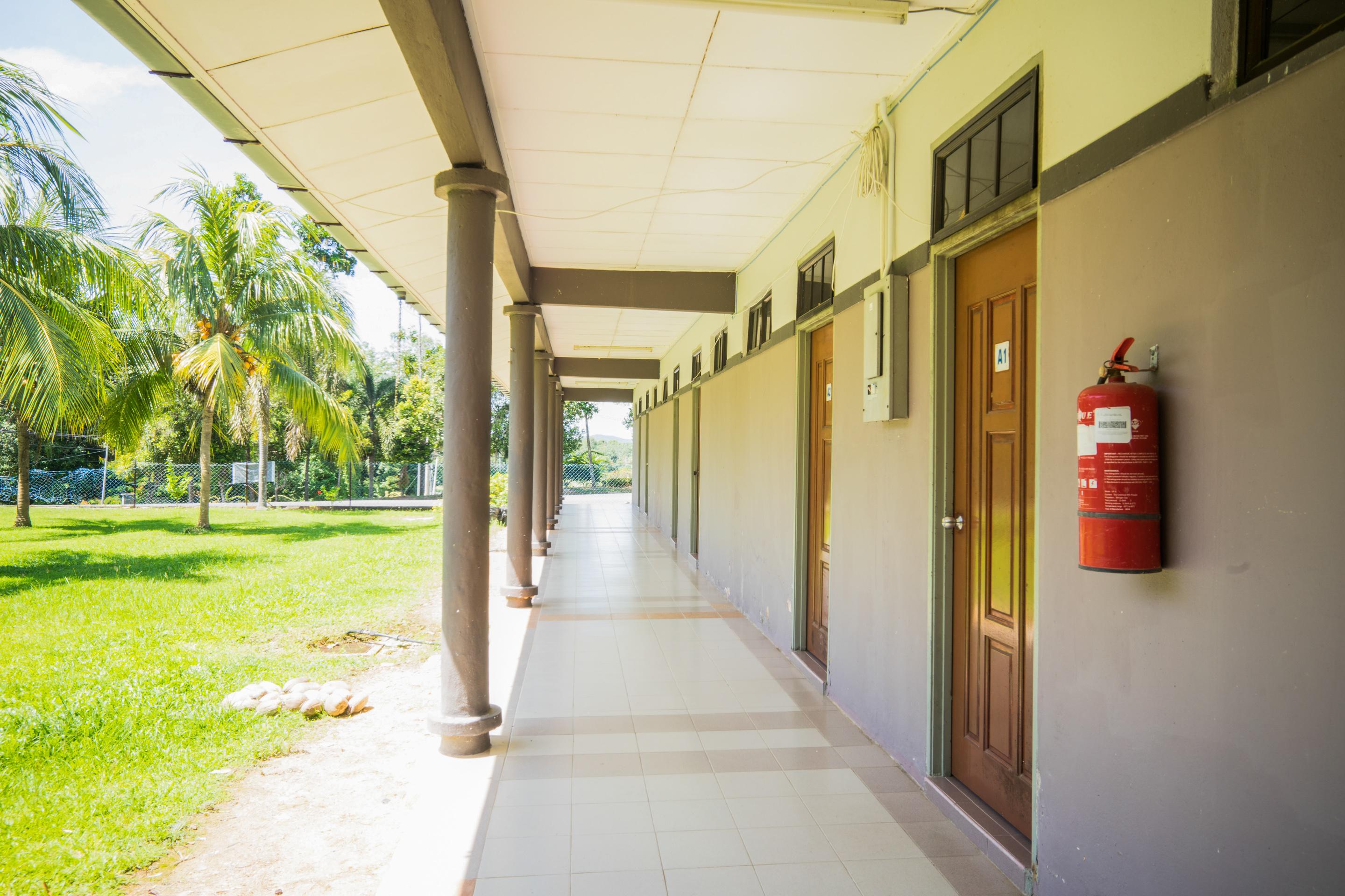 Terap Inn Kampong Raja Buitenkant foto