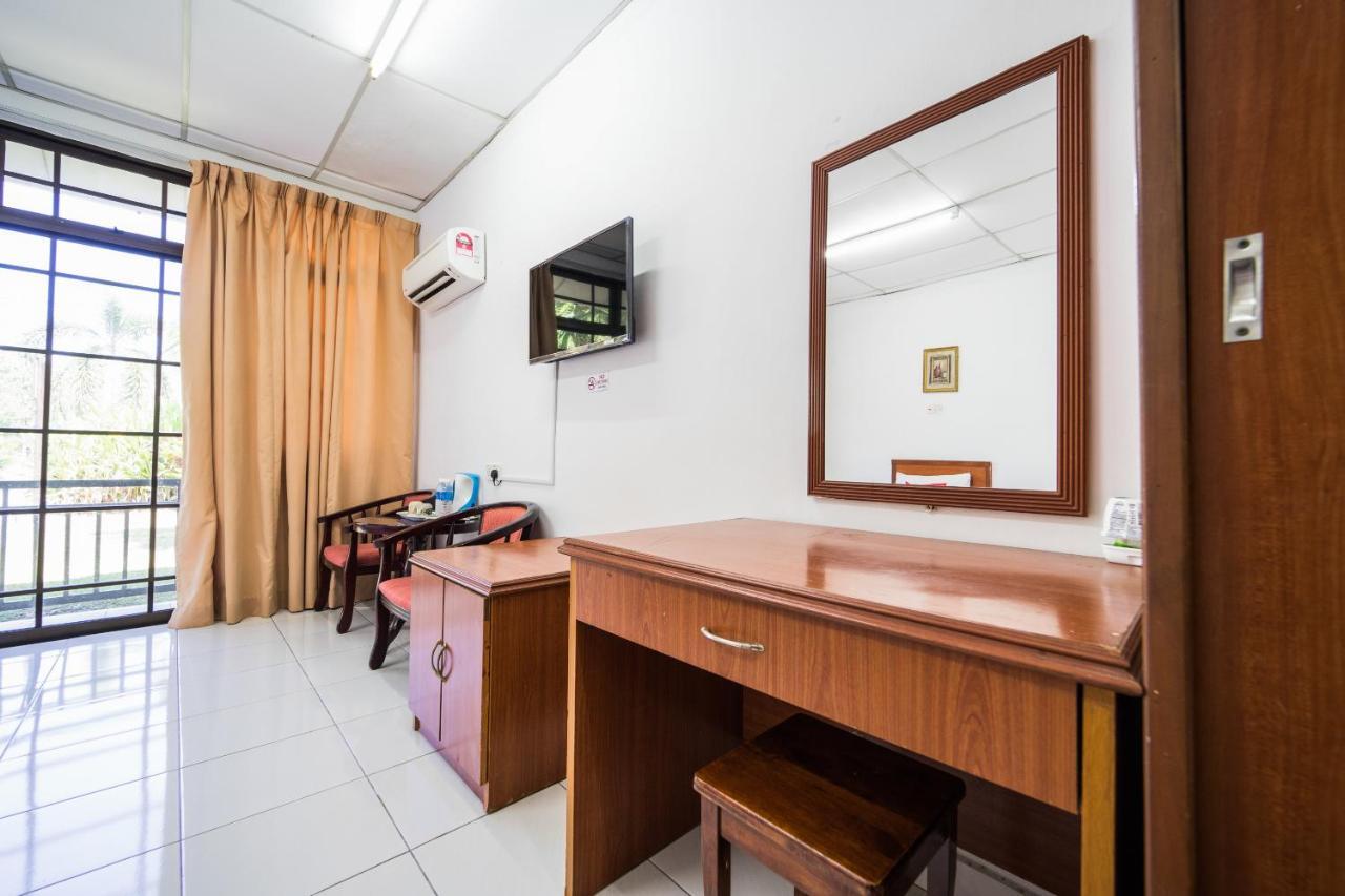 Terap Inn Kampong Raja Buitenkant foto