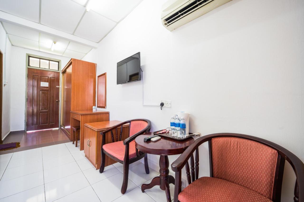 Terap Inn Kampong Raja Buitenkant foto