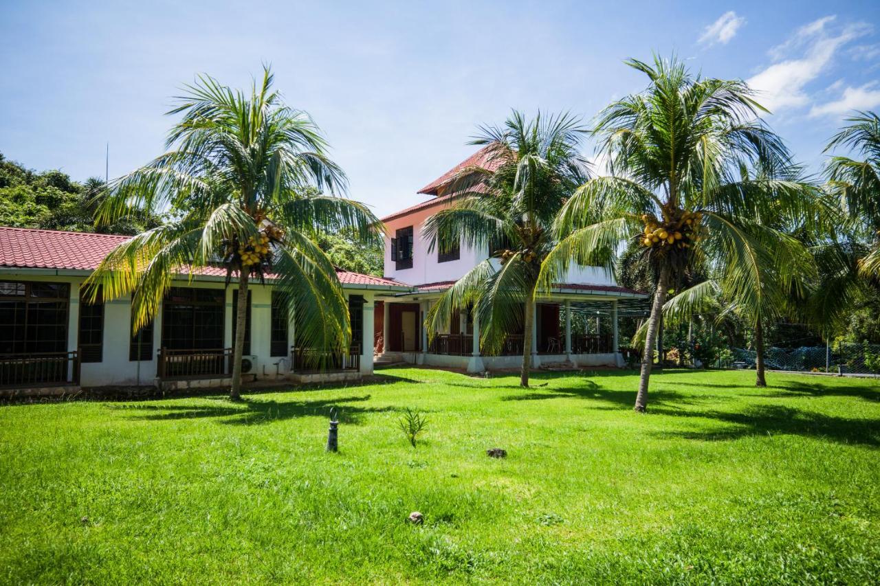 Terap Inn Kampong Raja Buitenkant foto
