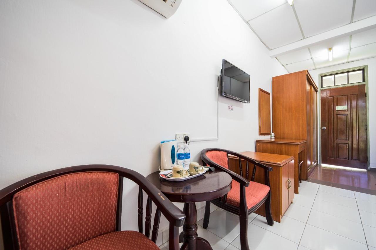 Terap Inn Kampong Raja Buitenkant foto