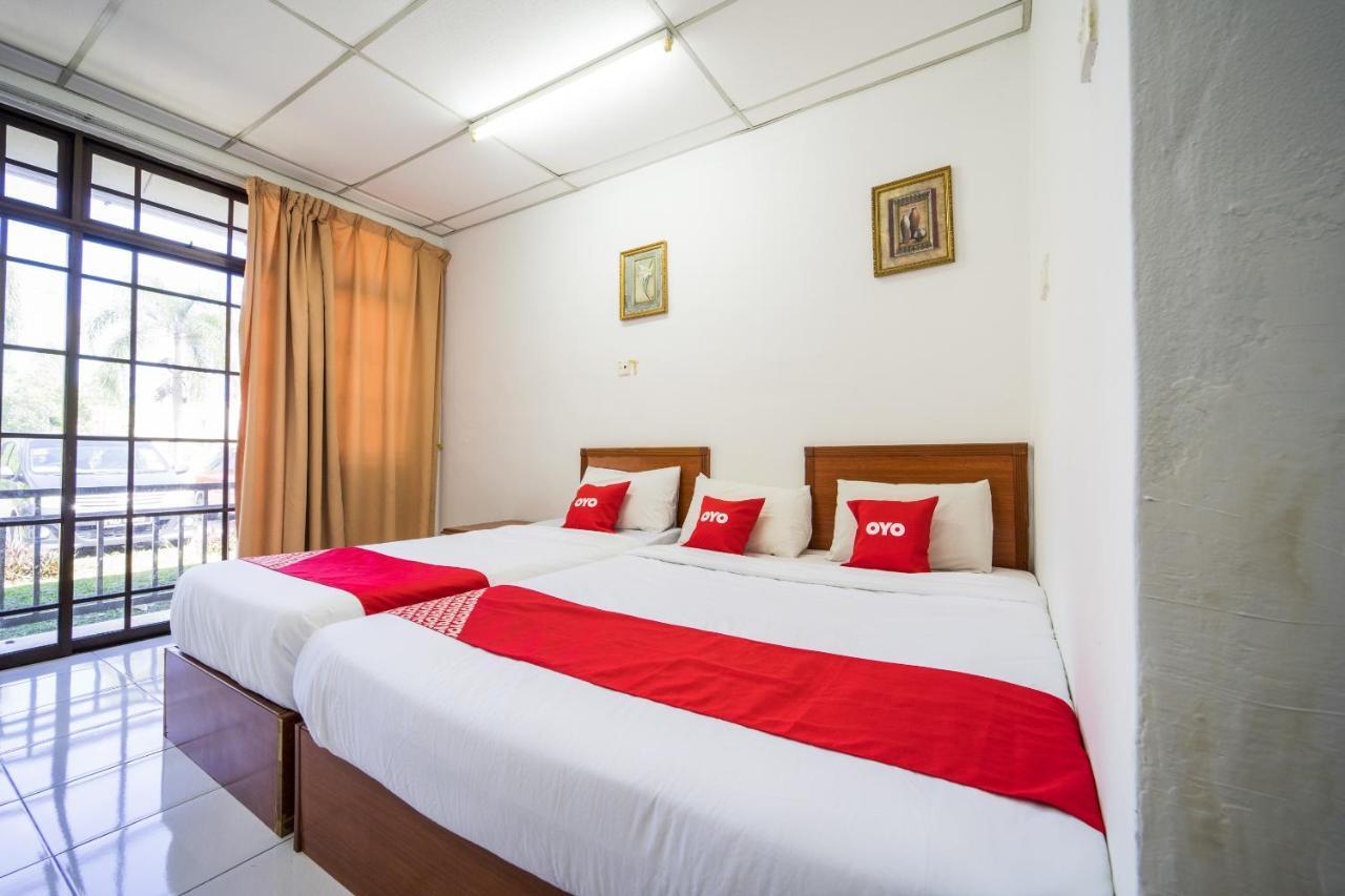 Terap Inn Kampong Raja Buitenkant foto