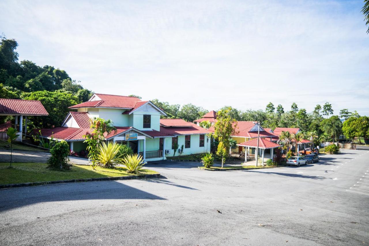 Terap Inn Kampong Raja Buitenkant foto