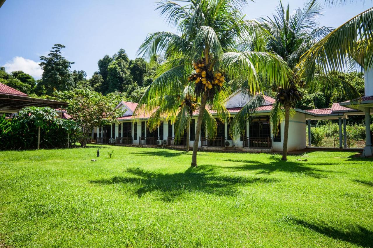 Terap Inn Kampong Raja Buitenkant foto
