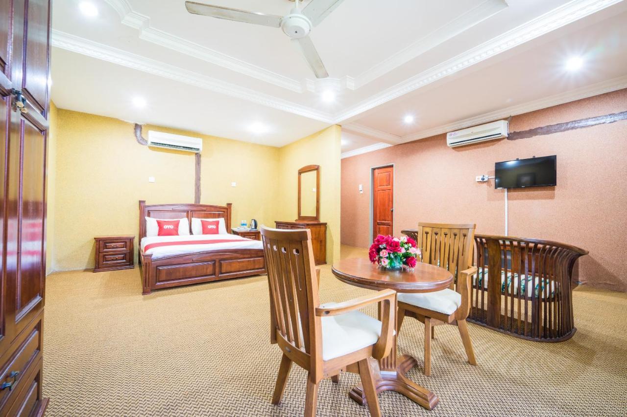 Terap Inn Kampong Raja Buitenkant foto